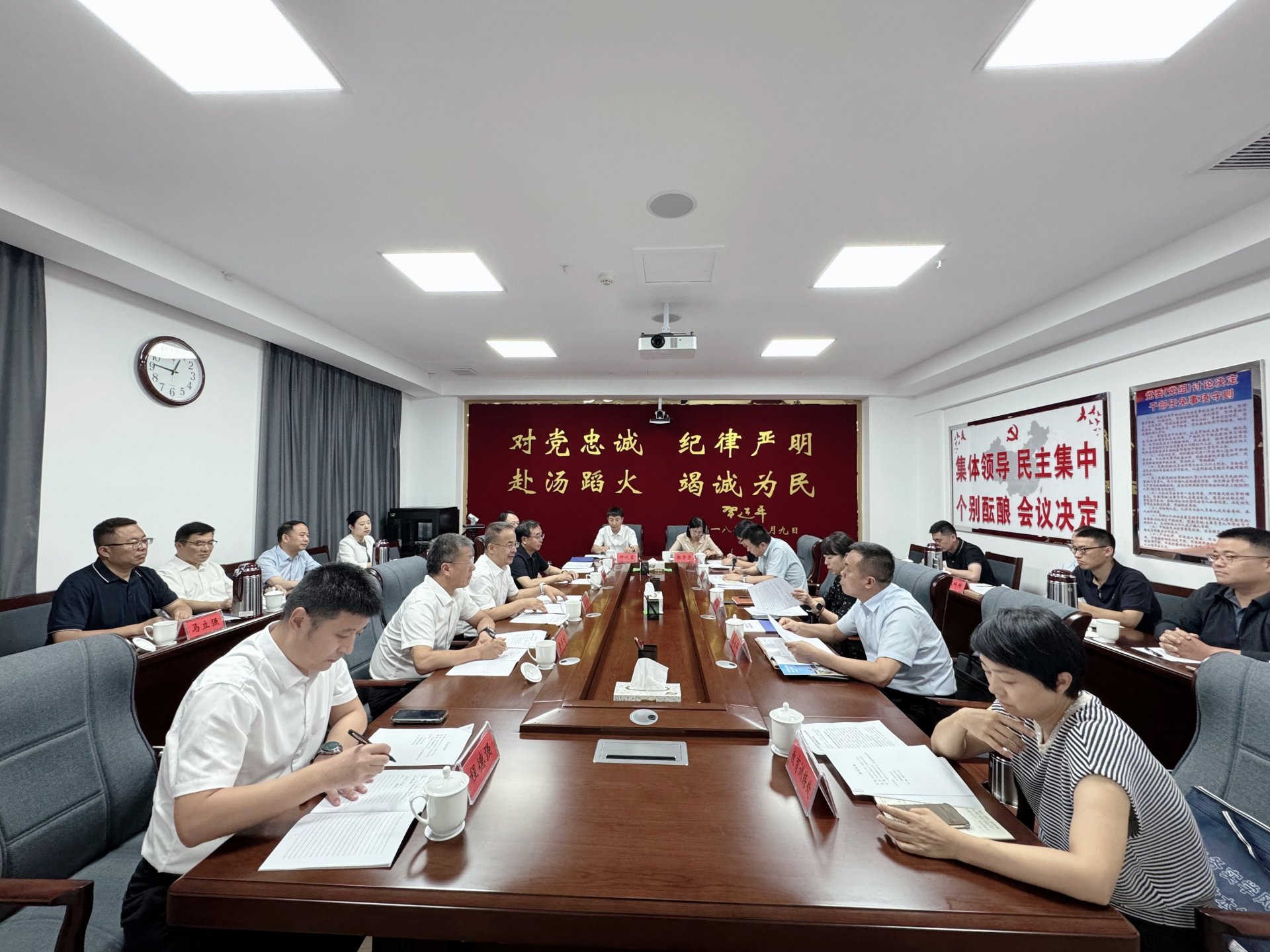 在新疆维吾尔自治区自然资源厅座谈交流